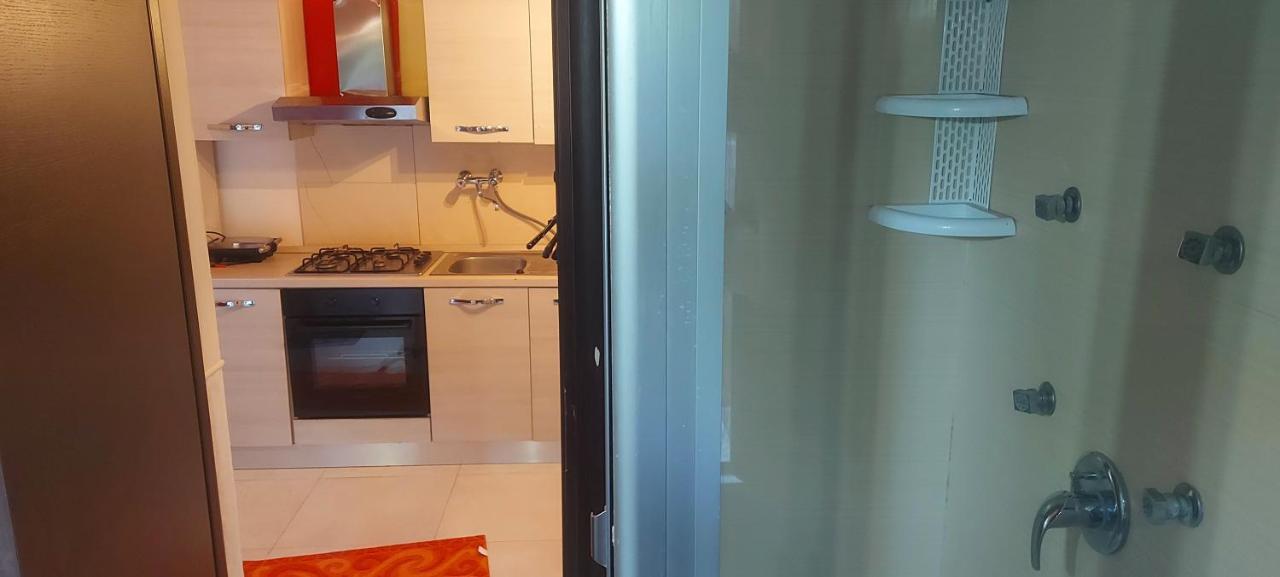 Stanza In Villa Con Giardino Con Box Doccia Idromassaggio Rent A Car Aci Bonaccorsi 외부 사진
