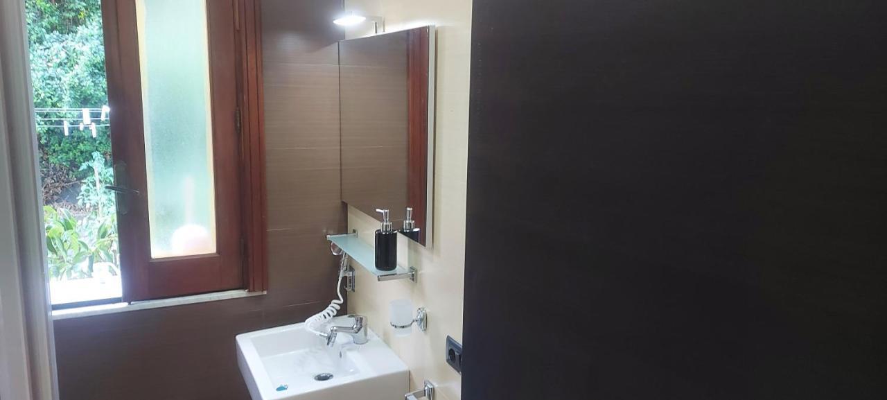 Stanza In Villa Con Giardino Con Box Doccia Idromassaggio Rent A Car Aci Bonaccorsi 외부 사진